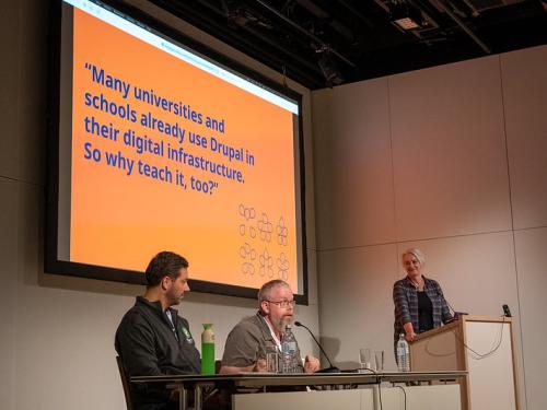 Foto by Paul Johnson  https://flic.kr/p/2rzR6US